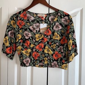 24COLOURS Crop Top